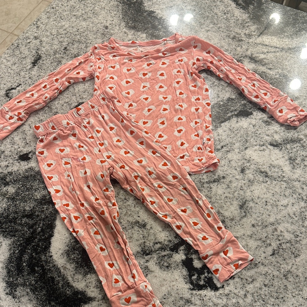 Posh Peanut Heart Me Bamboo two piece long sleeve pajama set 2T‎
